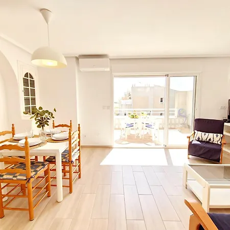 Penthouse With A Large Terrace Next To The Beaches 아파트 *