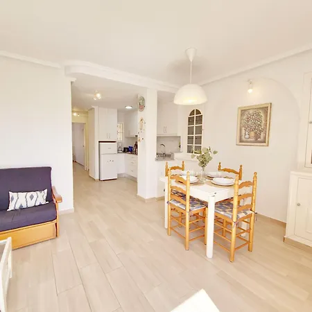 아파트 Penthouse With A Large Terrace Next To The Beaches *