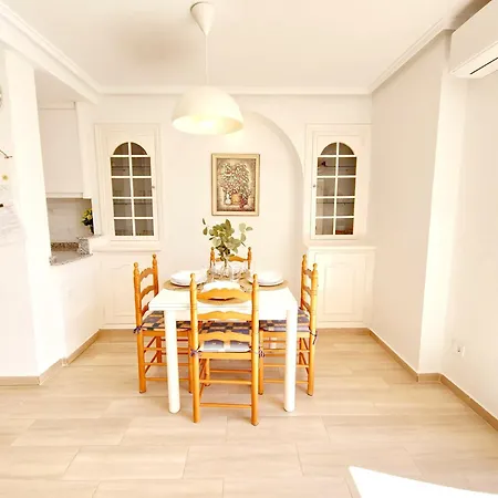 아파트 Penthouse With A Large Terrace Next To The Beaches