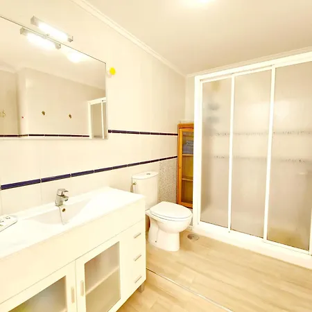 アパート Penthouse With A Large Terrace Next To The Beaches