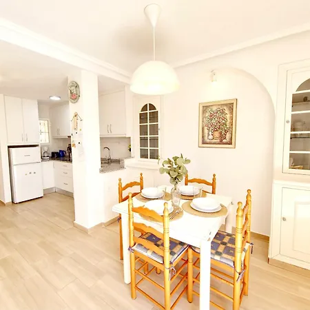 아파트 Penthouse With A Large Terrace Next To The Beaches