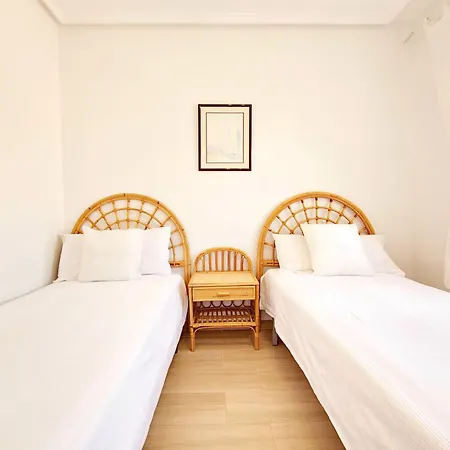 Penthouse With A Large Terrace Next To The Beaches アパート トレビエハ