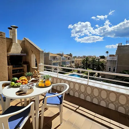 アパート Penthouse With A Large Terrace Next To The Beaches
