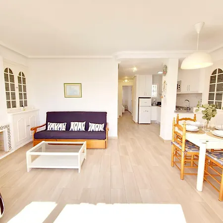アパート Penthouse With A Large Terrace Next To The Beaches