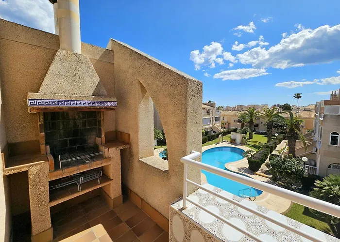 아파트 Penthouse With A Large Terrace Next To The Beaches *
