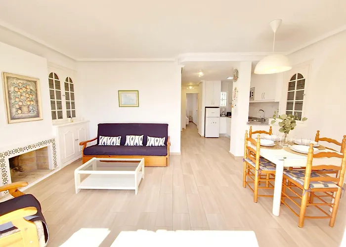 아파트 Penthouse With A Large Terrace Next To The Beaches